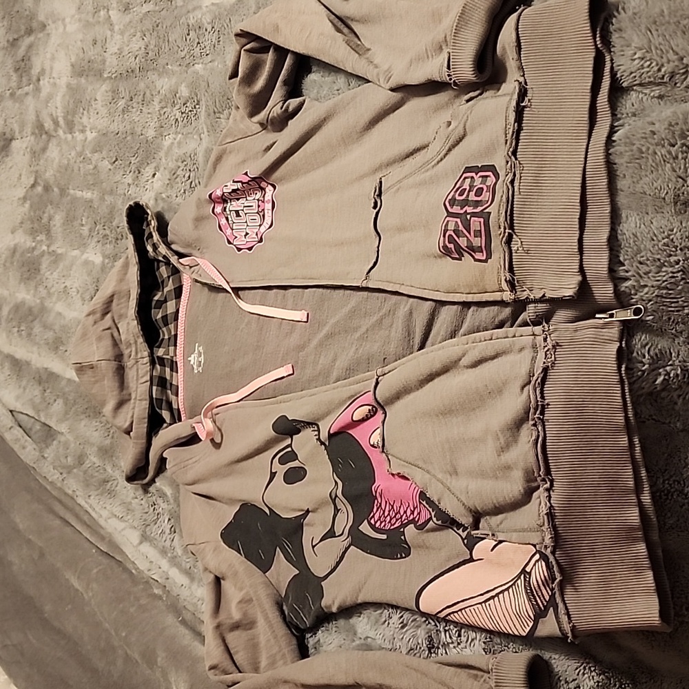 Disney Mini Mouse light weight Jacket. Front zipper and hooded with front pocket